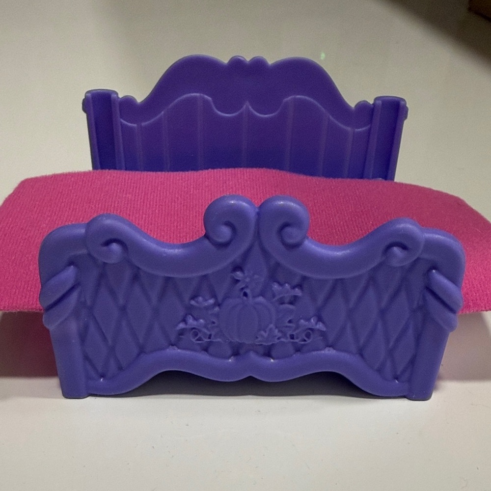 Fisher-Price Little People Disney Princess Magical Wand Palace bed replacement - Picture 2 of 6